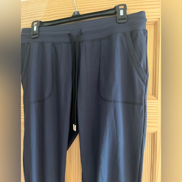 Zyia Navy Blue Peak Zippered Joggers Size Medium - Picture 8 of 8